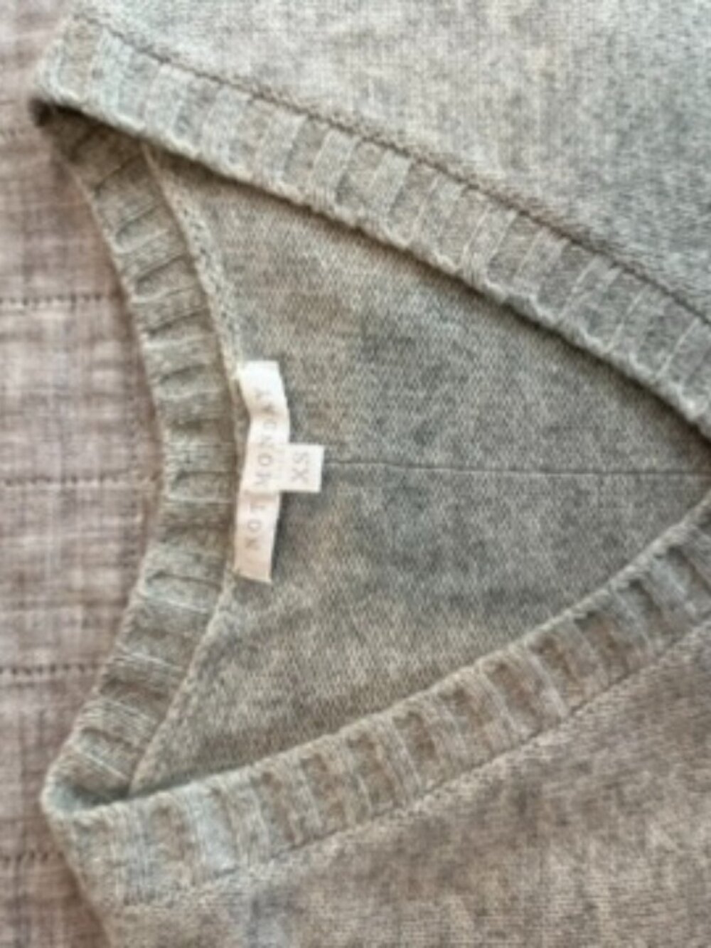 Not Monday Siena 100% Cashmere V-Neck Sweater size XS - Picture 4 of 6
